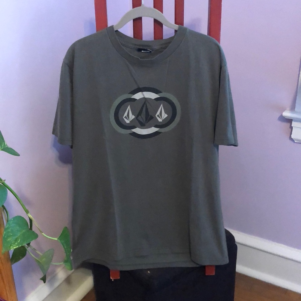 💚 3/$13 Volcom grey three diamonds tee